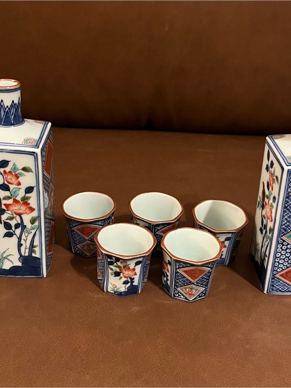 Vtg Japanese Sake Set. 2 Bottles and 5 Saki Cups
